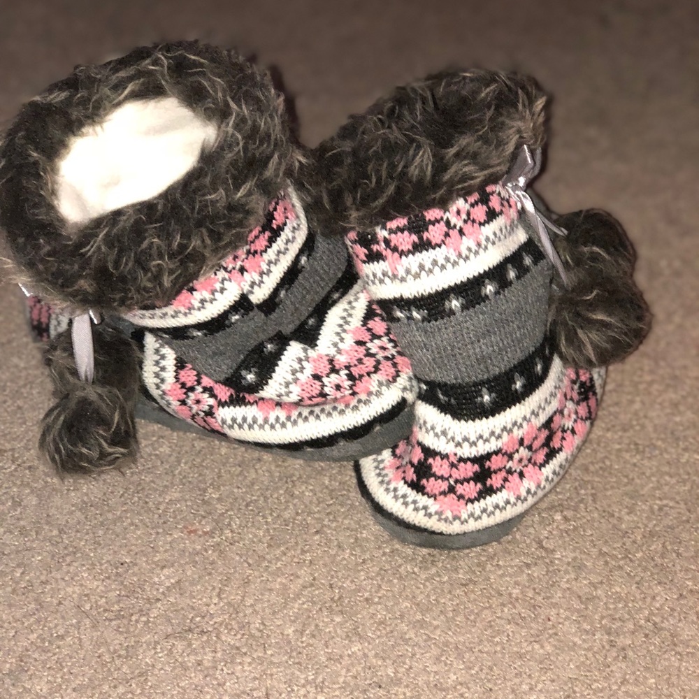 Slippers - Picture 3 of 3